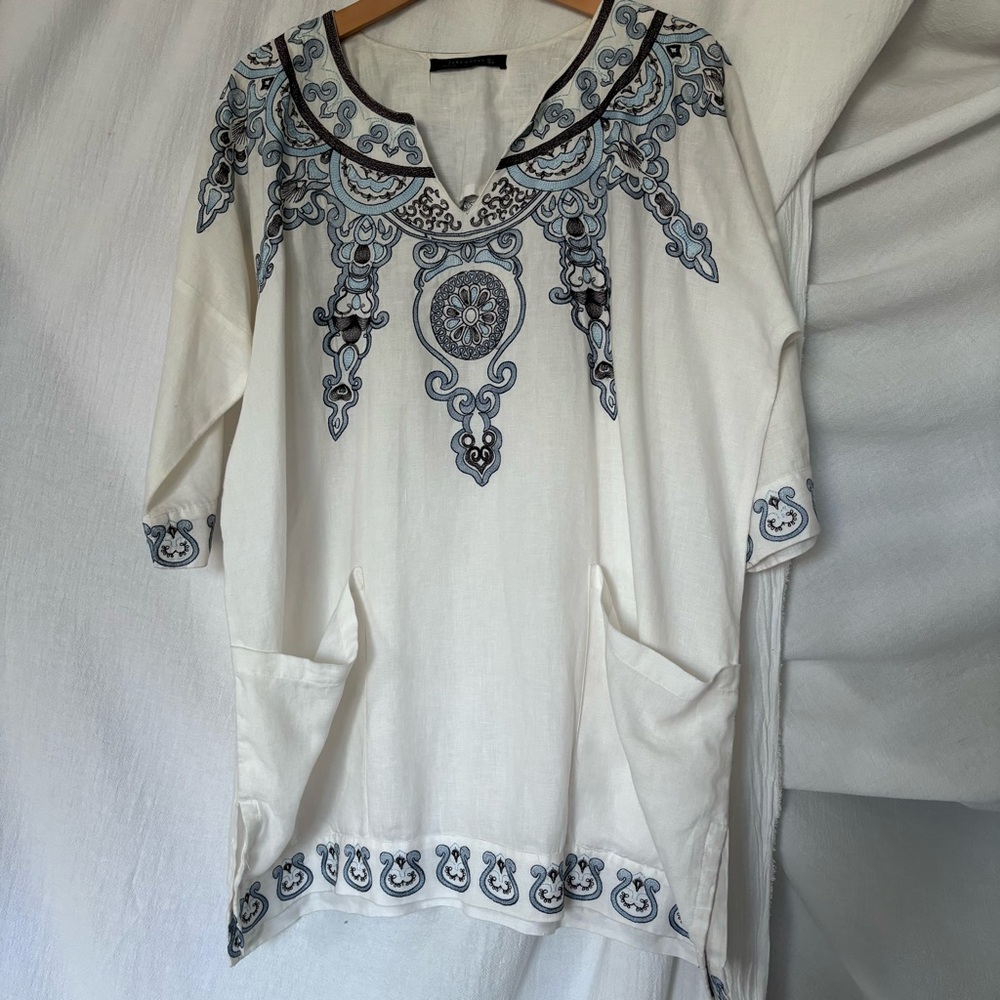 Zara White and Gray Graphic Tunic
